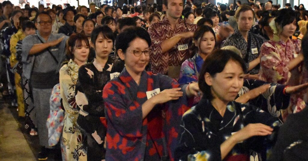 参加人数の多さでギネス世界記録に挑戦する盆踊りが開催されたものの記録更新ならず　東京中野区