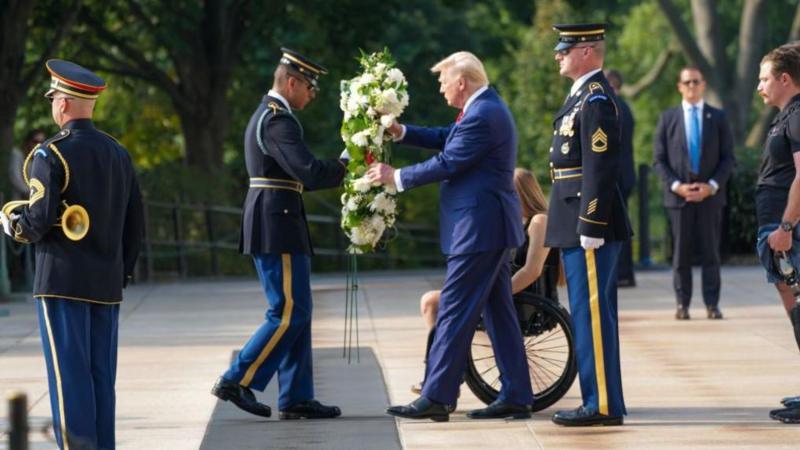 【トランプ】戦死兵のアーリントン墓地で遺族と違法撮影 側近が違法行為を制止した墓地職員を「押した」と陸軍 騒ぎになるかも