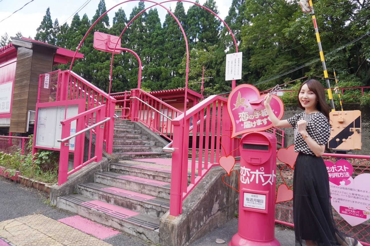 呂布カルマ、ピンク色の恋山形駅「気持ちわりぃ」発言　鉄道会社はどう受け止めたか「今回話題になり…一度足を運んでもらえたら」