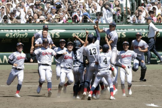 韓国歌手キム・ジャンフン、京都国際高校の甲子園優勝記念祝賀公演開催…日本で初ステージ