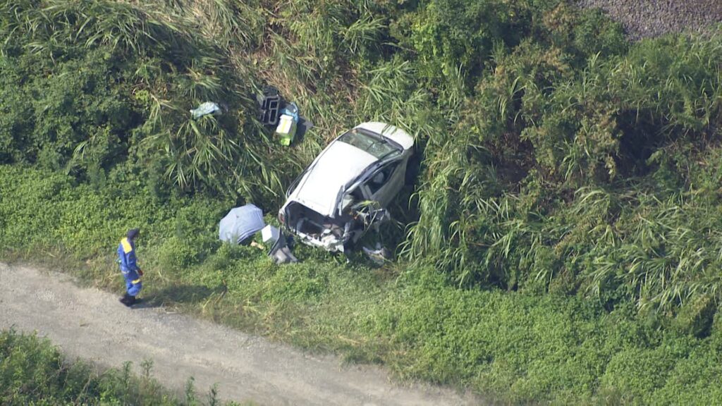 踏切で軽乗用車が電車と衝突　高齢女性が意識不明、千葉