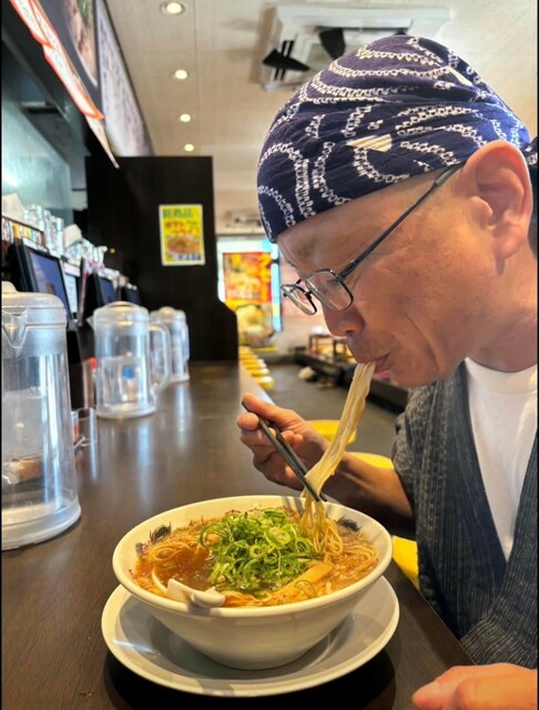 【人気ラーメンチェーン店】16年以上、毎日来来亭のラーメンを食べ続ける男性の驚きの物語　ラーメン愛に溢れた人生を紹介