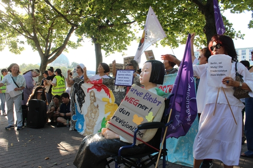 【ドイツ】撤去危機のベルリン少女像　現地市民らが市長辞任を要求