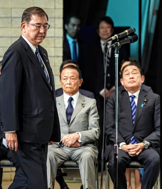 【画像】麻生を失脚させた岸田の顔wwww