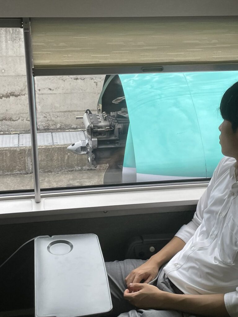 【速報】はやぶさ、こまちを見失う。車内放送「JR社員乗車してましたら車掌まで」