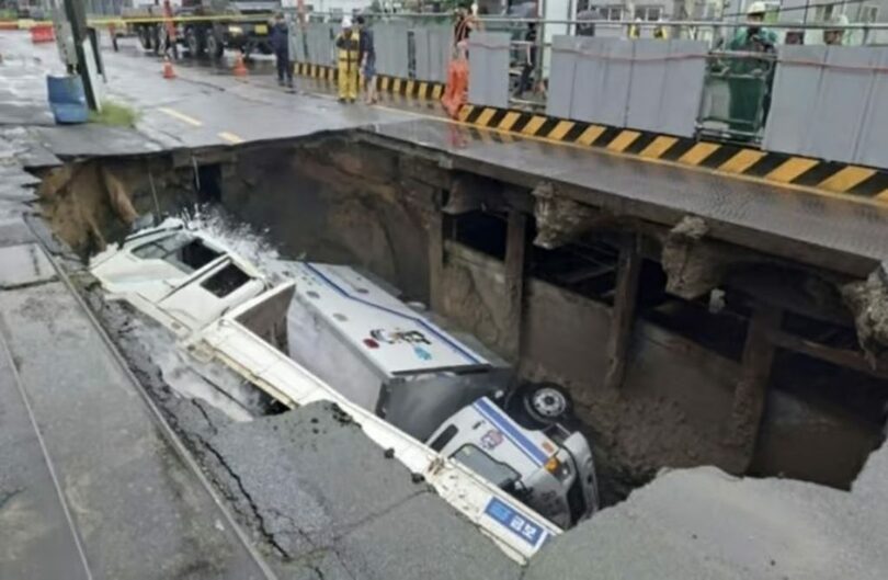 【シンクホール】韓国・道路陥没、トラック2台が陥落…各地で豪雨被害続出