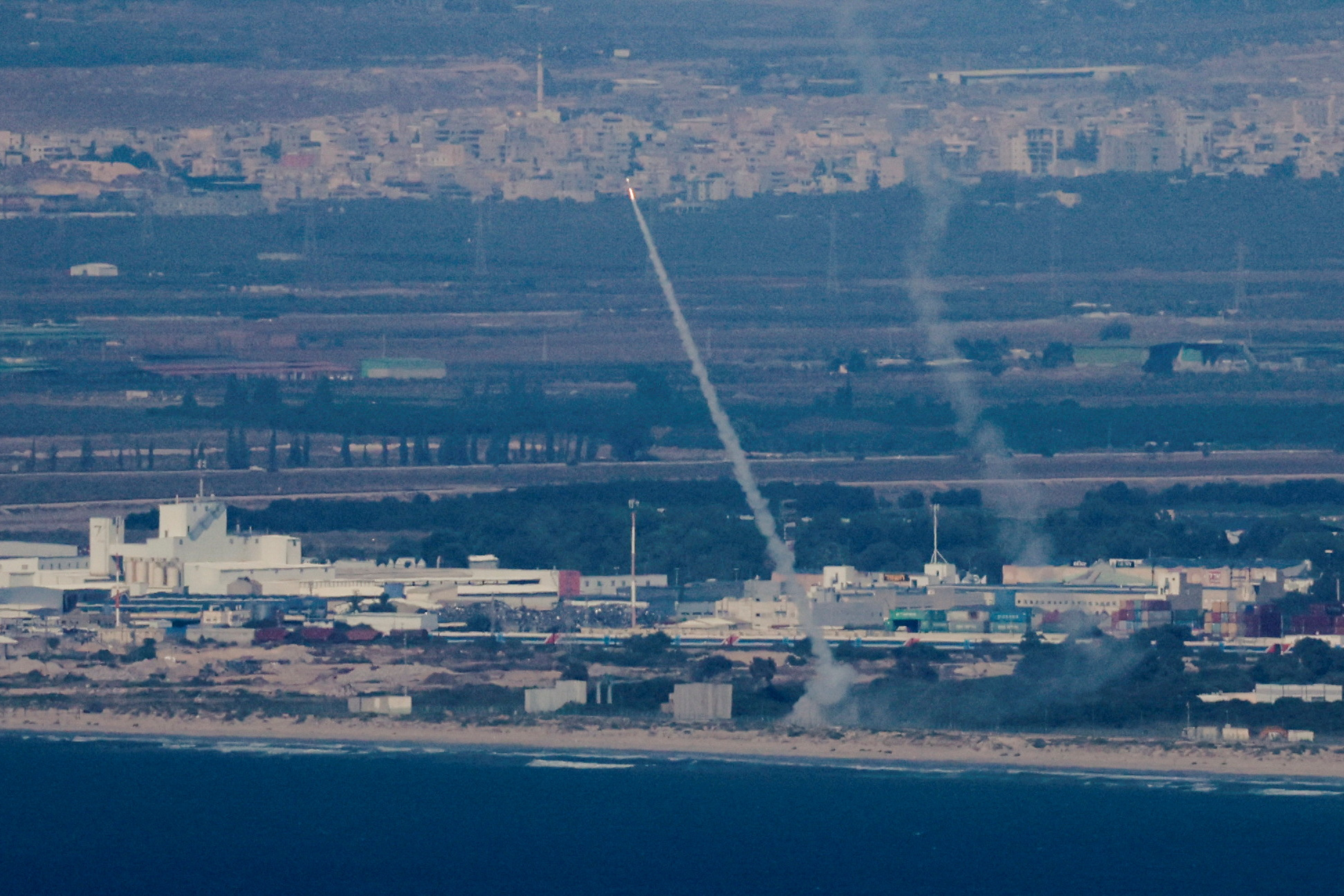 【ヒズボラ】イスラエルの情報機関モサド本部を狙いロケット弾発射