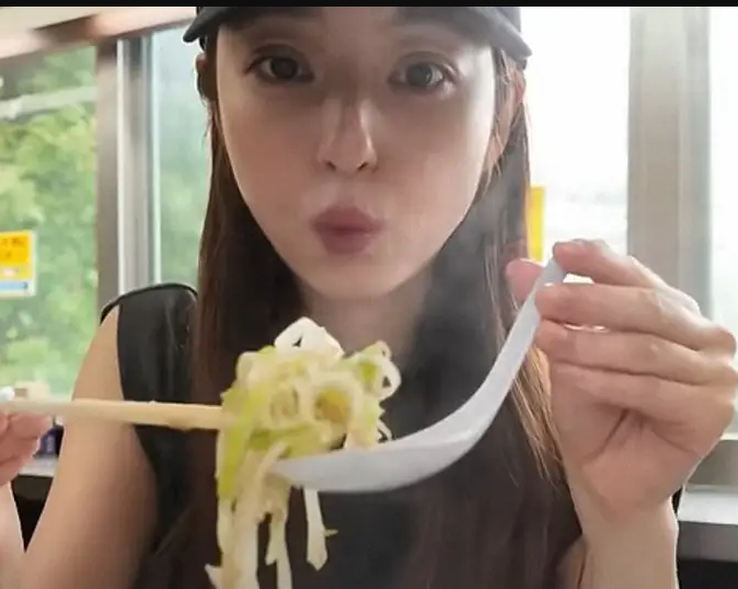 佐々木希　「朝ラーメン」動画にファンからは「ギャップあって可愛い」「こんな美女が！？」の声