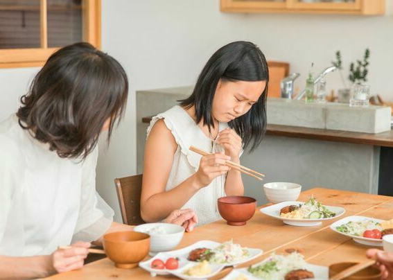 「タコ焼きからタコを取り除く」「唐揚げは肉と衣を別々」子ども食堂運営者が語る若者の偏食事情