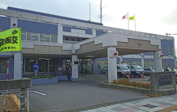 【北海道】59歳の学校教諭の男が陰部を…ドライブスルーで応対した女性店員に下半身を露出…通報され商品を受け取らず逃走⇒数百ｍ先で確保