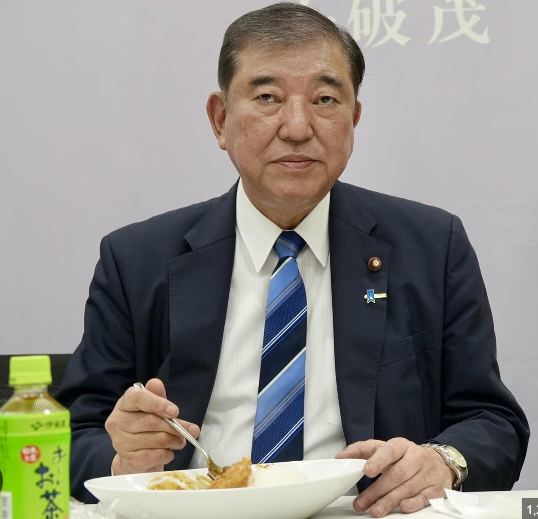 今日の加藤元官房長官「20人の推薦人とカツカレー→議員票16票(本人含)→後の報告会に17人が出席」