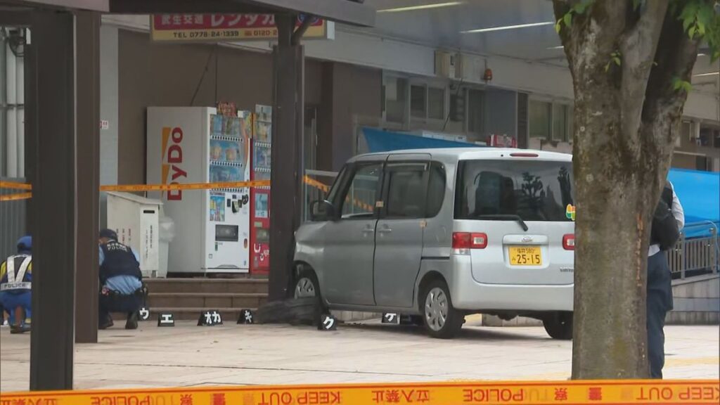 【福井】「父親を殺すつもりでひいた…」ハピライン武生駅前の歩道に軽自動車で突っ込む　24歳の息子を殺人未遂の現行犯で逮捕