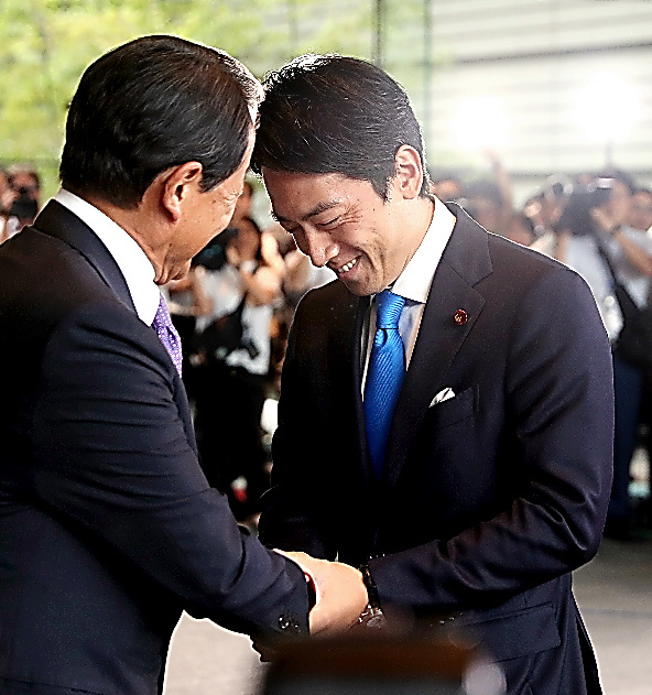 【小泉進次郎氏が麻生太郎副総裁と面会】総裁選の支援要請