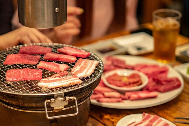 【倒産】焼肉店の倒産件数が“過去最多”になったワケ。お店が増えすぎて「値上げもできない」