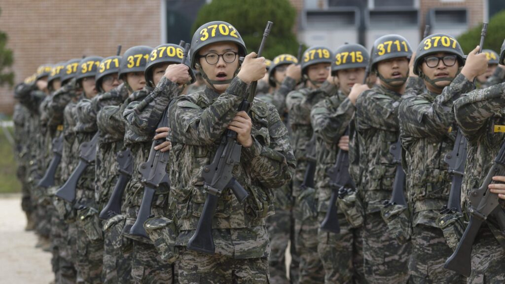 【韓国】 「軍隊に行きたくない」兵役逃れの20代、捜査官を避けようとして5階から墜落