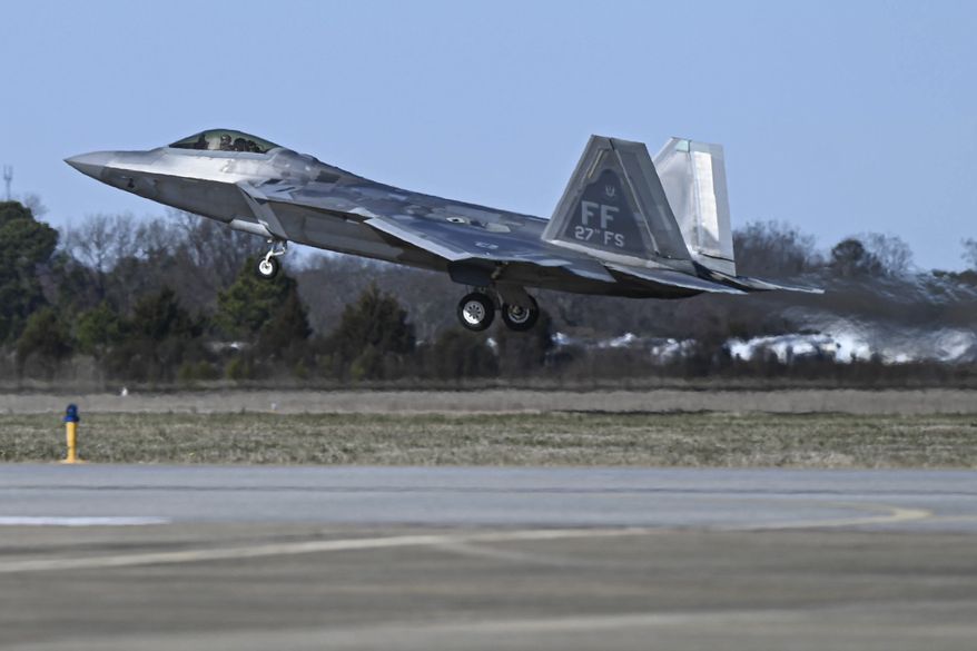 カナダ上空で戦闘機に撃墜された謎の馬蹄形の物体、その画像が公開される