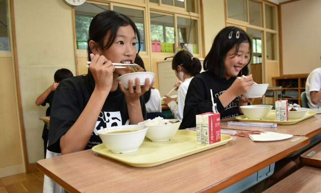 舞鶴でシベリア抑留者が食った飯が小中学校の給食に