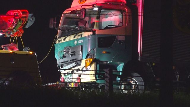 中央道を逆走 死亡の運転手は長野の会社員男性（26）大型トラックと正面衝突 山梨