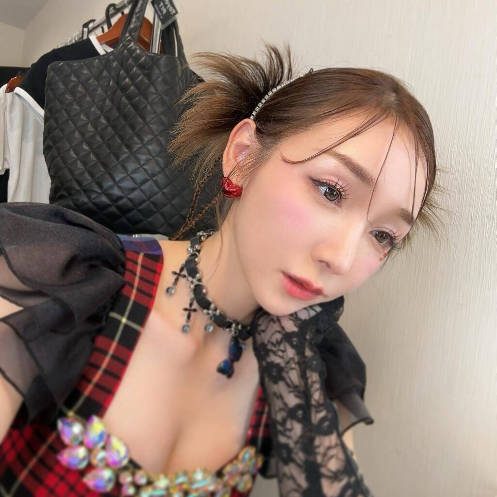 【モー娘。】加護亜依(36)"激変"にネット騒然「一瞬誰かわからないくらい綺麗でビックリ」