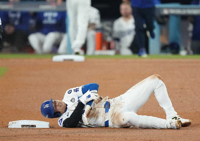 【MLB】大谷翔平「お疲れ様でした」と試合終了2分後に球場引き上げ　病院直行か　痛めた左肩にアイシングや固定などは施さず