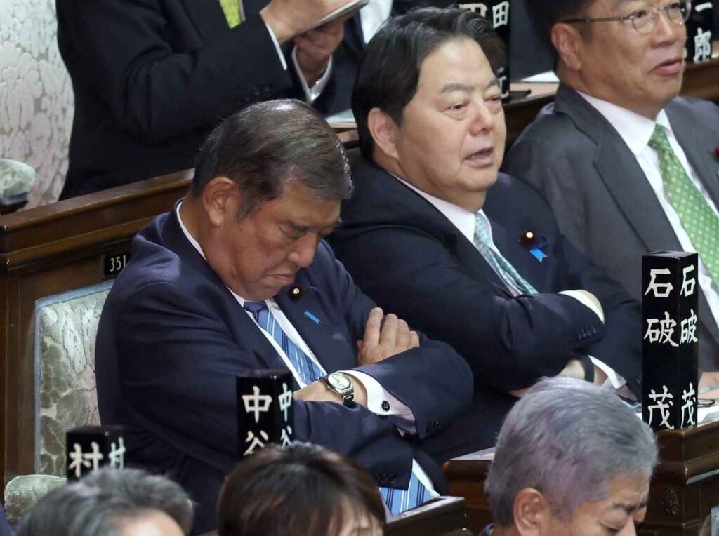 【石破首相が居眠り？】官房長官は「風邪薬を服用」と釈明