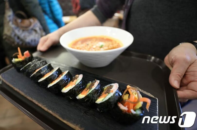 【韓国】 ラーメンを諦めかけた親子の食事代、そっと肩代わり…韓国男性に称賛の声