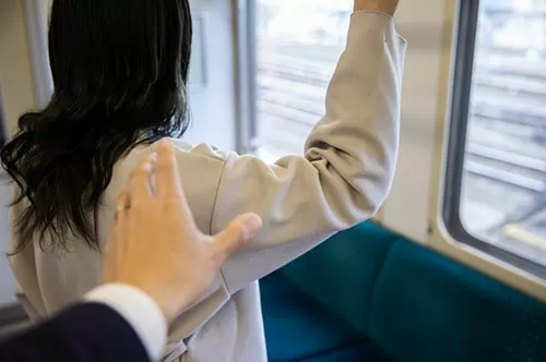 「スリルと達成感がやめられなかった」電車で女性スカート内盗撮した疑いなど京都府警男性警部補