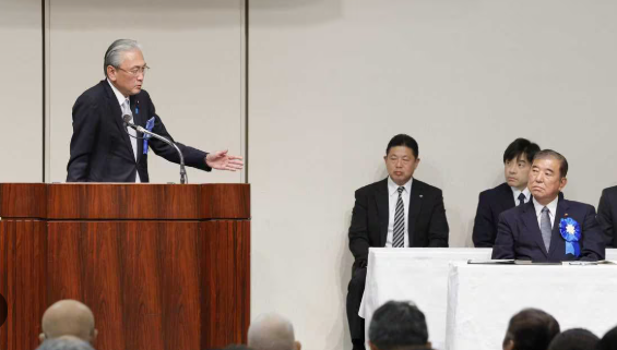 【産経新聞】 古屋拉致議連会長、石破氏の面前で苦言「日朝連絡事務所、全く効果なし」首相は構想触れず