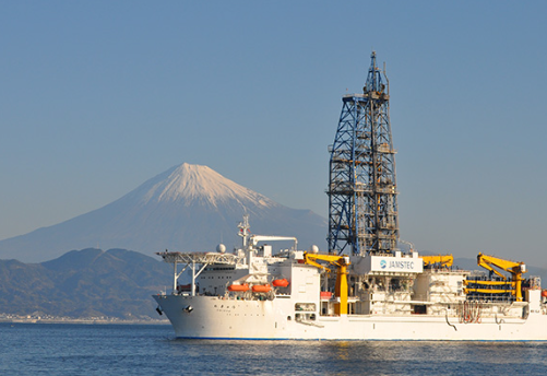 地球深部探査船「ちきゅう」、プレート境界断層を再び掘削へ