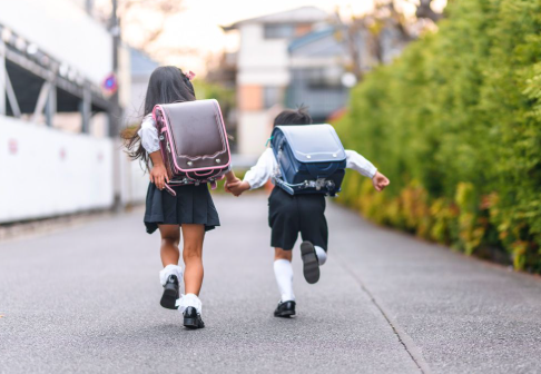 【中国SNS】日本の小学生は「神コンテンツ」になっている…なぜ中国人は「1人で下校する子」に興奮して撮影するのか