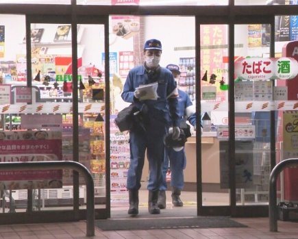 【愛知】フィギュア2点奪う…コンビニでくじ引きの景品を万引きし車で女性店員(57)をはね、止めようとした男性客(57)もケガ   52歳男逮捕