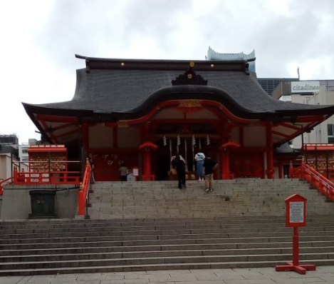 歌舞伎町の花園神社は昔ご立派様あったよな？久々に来たら撤去されて外国人客向けに改装されてんだが
