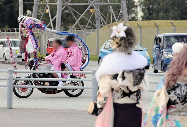 【沖縄】式典会場に響く改造バイクの爆音…〝荒れる成人式〟も今は昔か