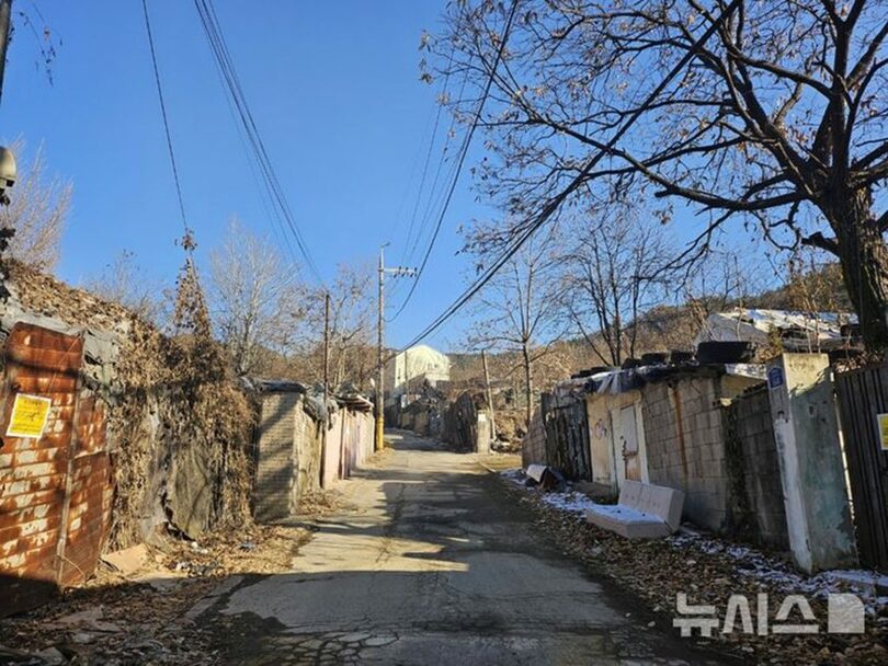 韓国ソウルの貧困地域「白砂村」の冬…練炭不足に苦しむ