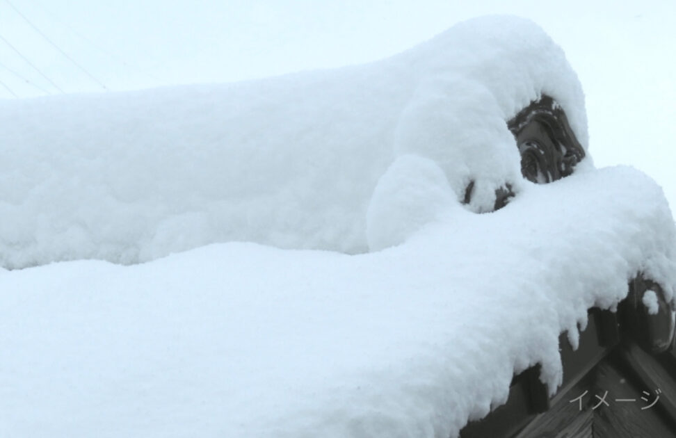 青森県の男性、雪下ろしの落下対策に命綱を装着→転落して長時間宙吊り→低体温で死亡