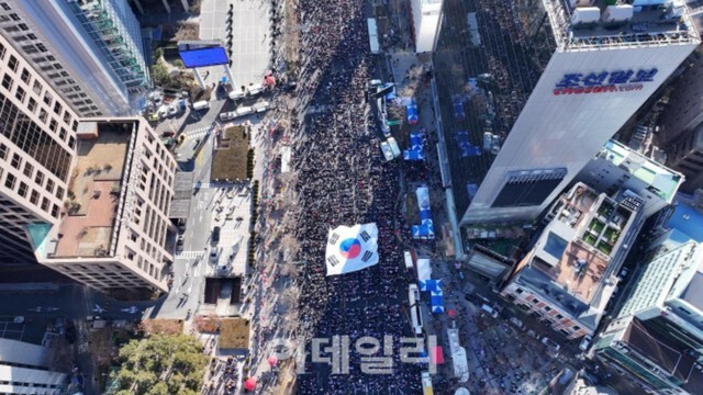 【韓国報道】 「尹大統領逮捕」VS「尹大統領を守れ」…週末にソウル都心を占拠し大規模集会