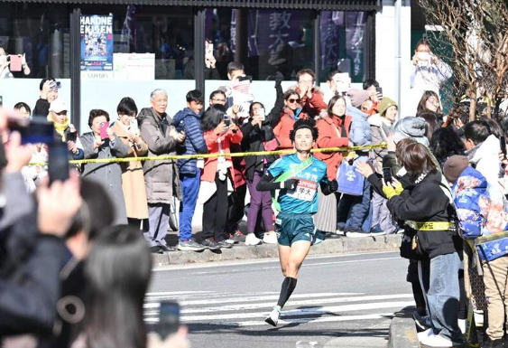 再）【箱根駅伝】 チャイナインフルエンサーが５区に侵入し撮影行為　日本のファンも激怒「マナー守ってよ」