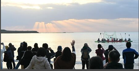 「二度と戦場にさせない」名護市辺野古の浜でハチウクシー　ヘリ基地反対協議会（活動家集団）