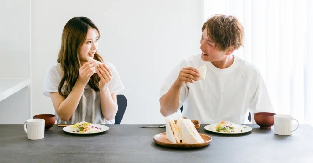 おかずを口に放り込んでからすかさず米をパク！「口内丼」をする旦那に悩む妻が続出している模様