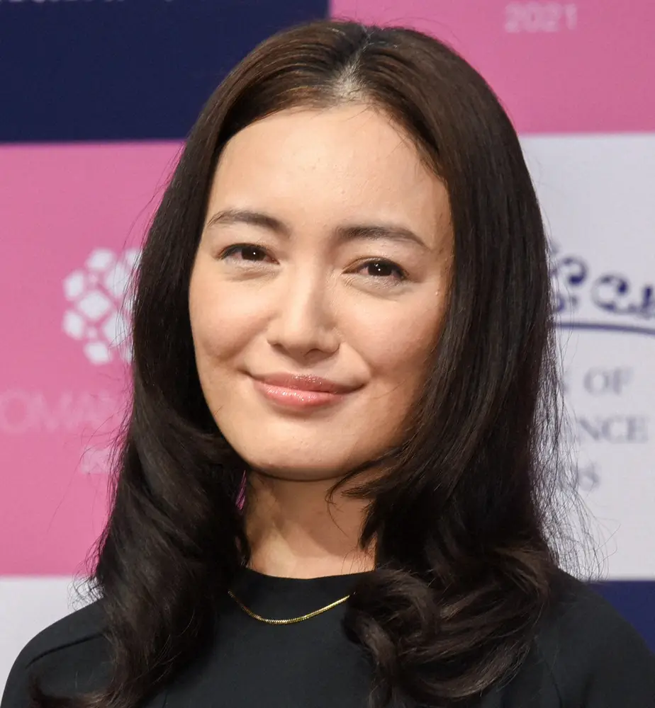 【テレビ】仲間由紀恵　大親友の“平成の連ドラ女王”が全裸に…猪突猛進ぶり明かす「タクシーいるのに脱ぎ始め」