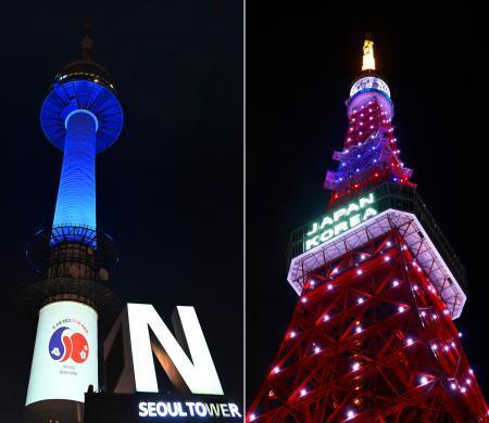 時事「東京タワーが日韓の国旗色に」NHK「韓国の国旗の色にライトアップ」←