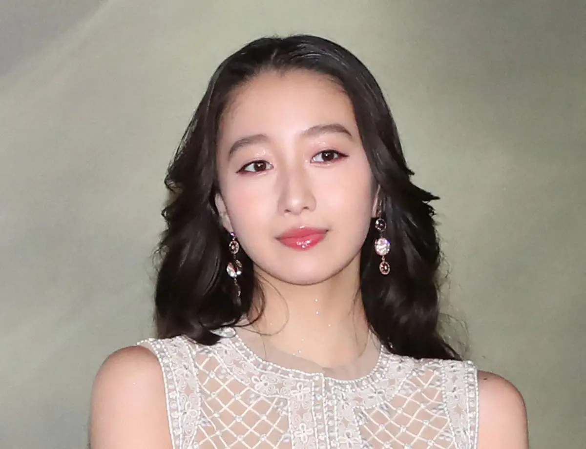 Cocomi「週刊誌へ」とインスタグラムで苦言「クラクション鳴らして振り向かせて写真撮るのは良くないですよー」