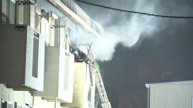 【大阪・大東市】市議宅が全焼し焼け跡から遺体、12歳長女と連絡取れず…市議と次男も負傷