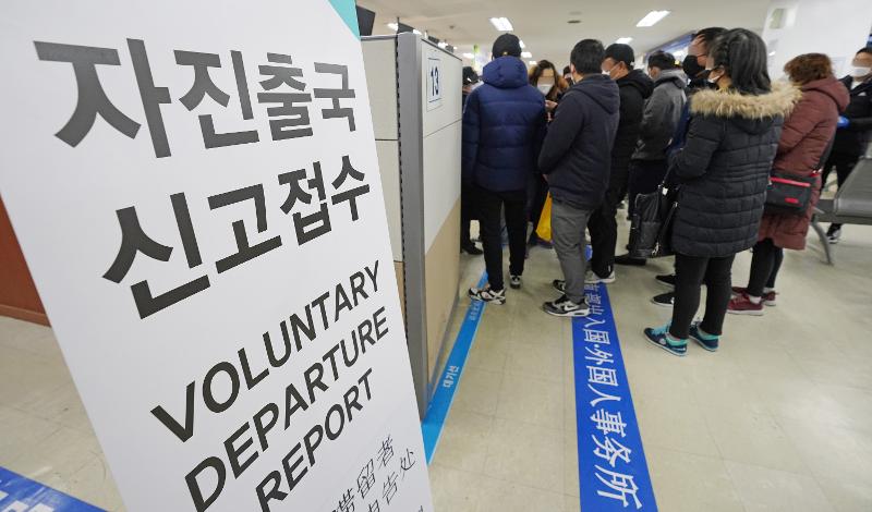【東亜日報】 米国で不法滞在韓国人が初逮捕、不安広がる