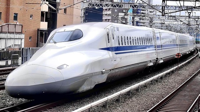 【SNS】「JR東海のサービスの概念どうなってる」 赤羽元国交相、グリーン車炭酸水「300ml、160円」に激おこ投稿→批判殺到で削除