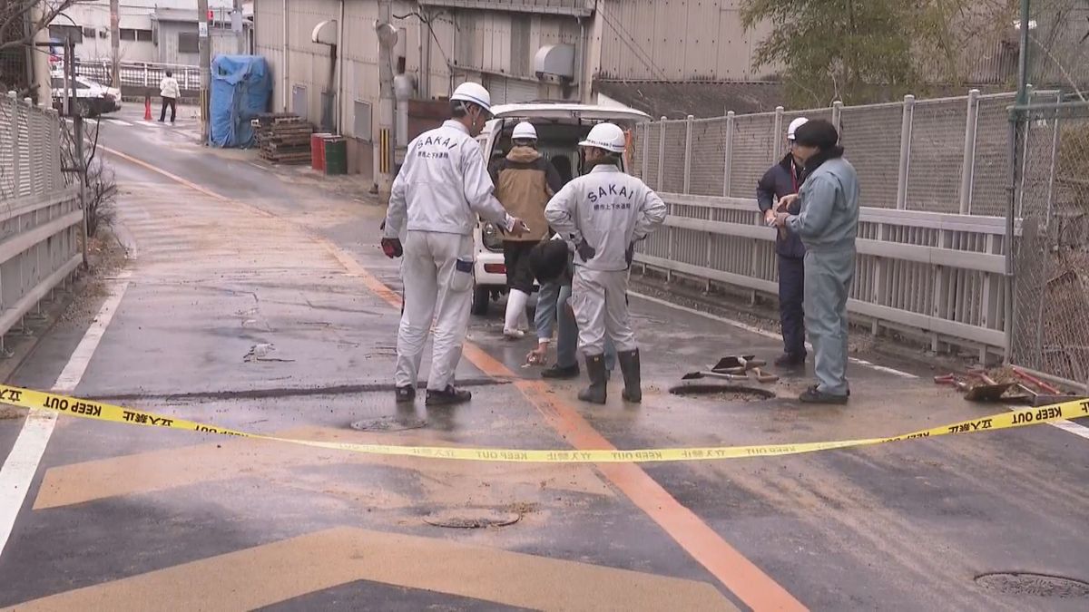 【老朽化か】大阪府で水道管の破損相次ぐ、堺区で断水「道路から泥水」美原区では通行止めも…