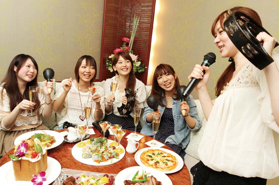【最新事情】カラオケ、歌わない時代到来！推し活＆ママ友会の新常識
