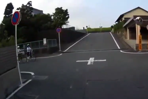 【動画】車の運転が怖過ぎる理由がコチラ、こんなん避けるの無理ゲーやろｗ