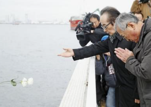 【ダイプリ】クルーズ船コロナ集団感染で献花　横浜、元乗客「繰り返さないで」