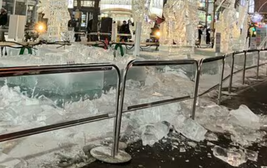 【北海道】 ドーンという音ともに氷像が崩れ落ちる「さっぽろ雪まつり」すすきの会場で5日夜に発生…近くにいた観光客らにケガなし 強風が影響か 北海道札幌市